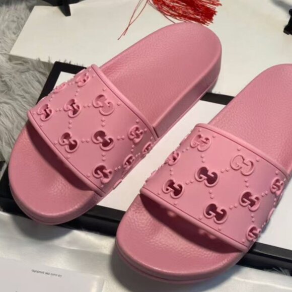 NIB Authentic  Gucci Women’s Pursuit GG Slide Sandals - Picture 1 of 5